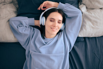 ¿Es bueno escuchar música antes de ir a dormir?