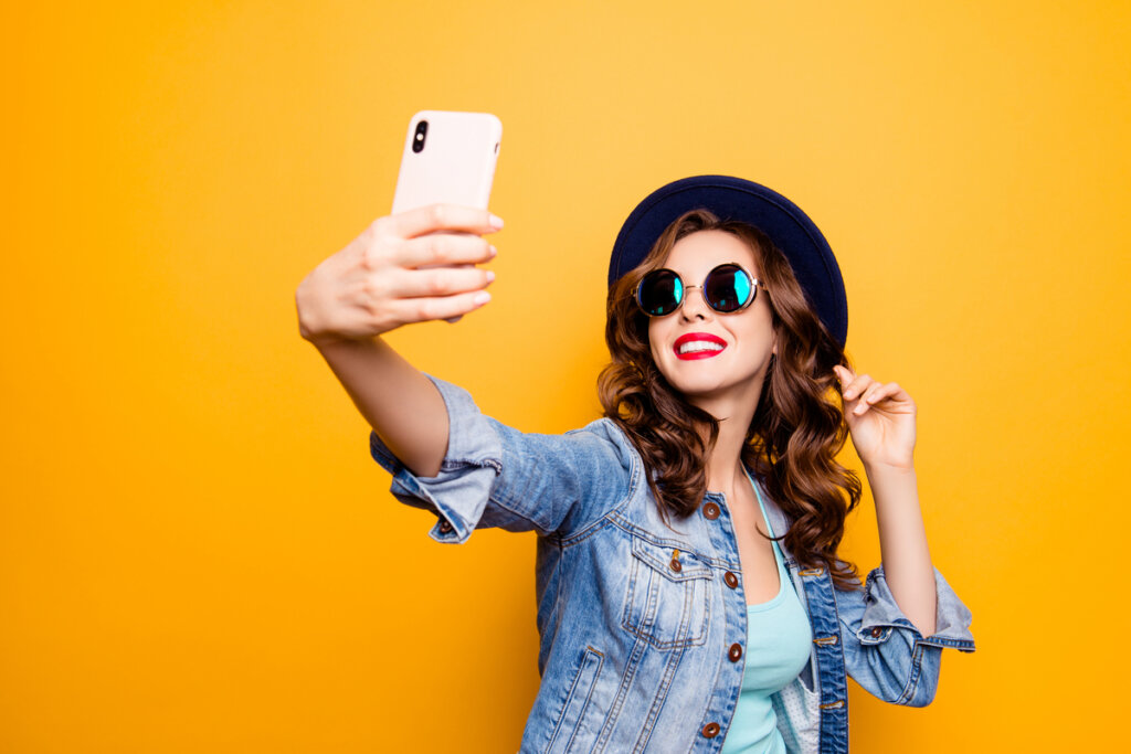 chica con Dismorfia del selfie