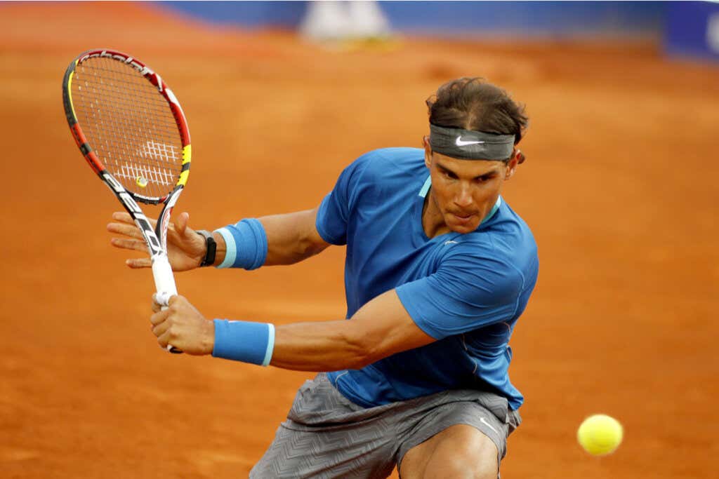 Rafael Nadal jugando al tenis