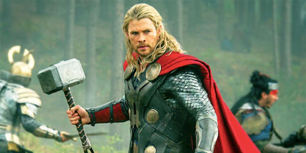 Thor con su martillo