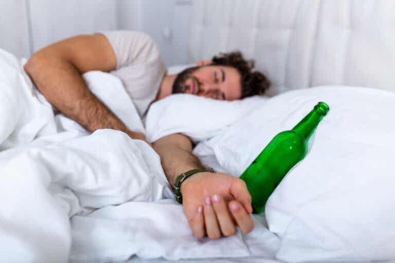 Beber alcohol antes de dormir: sus efectos sobre el sueño