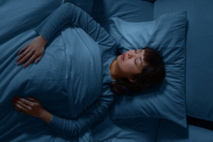 El cerebro despierta más de 100 veces por las noches, según un estudio