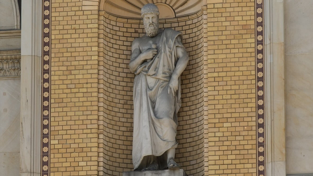 Estatua de Platón, uno de los personajes históricos más famosos.