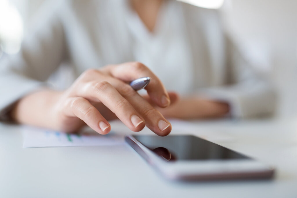 Téléphone pour téléconsultation psychologique pour vaincre la peur de parler au téléphone