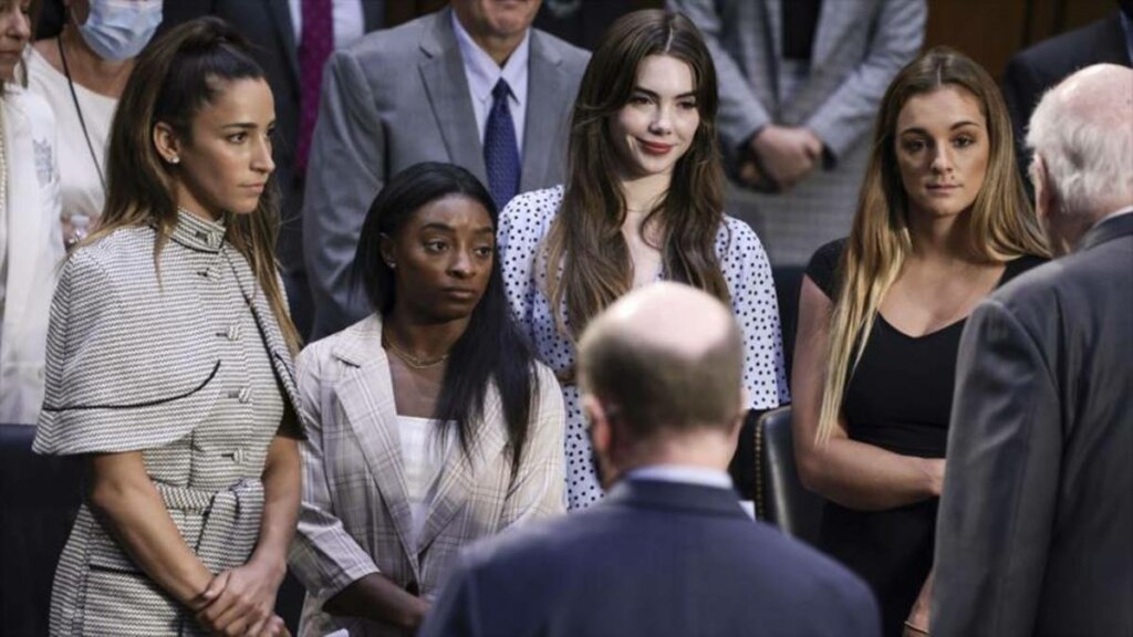 Simone Biles et autres gymnastes