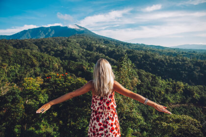 Viajar sin la pareja: una experiencia cada vez más de moda