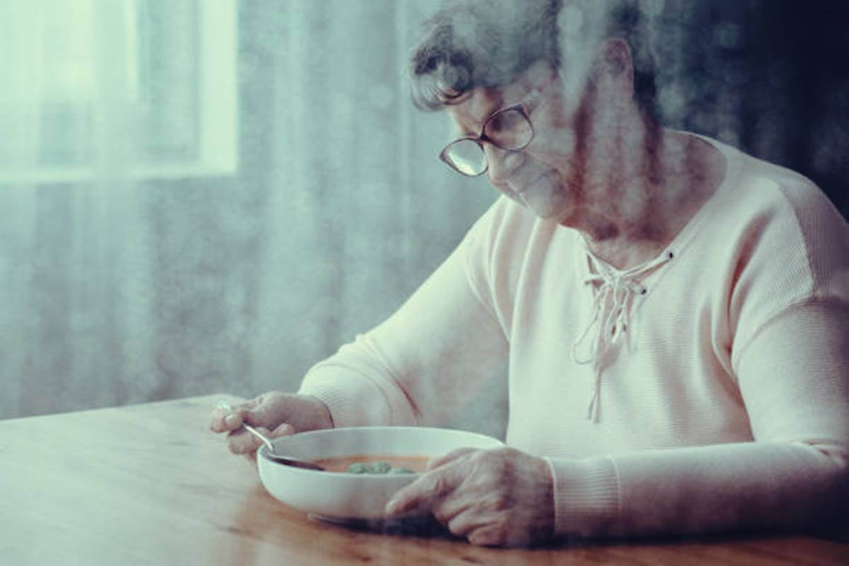 ¿Por qué las personas con demencia tienen problemas para tragar la comida?