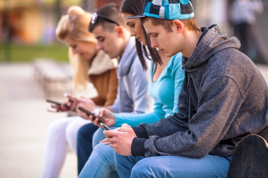 Adolescentes con redes sociales