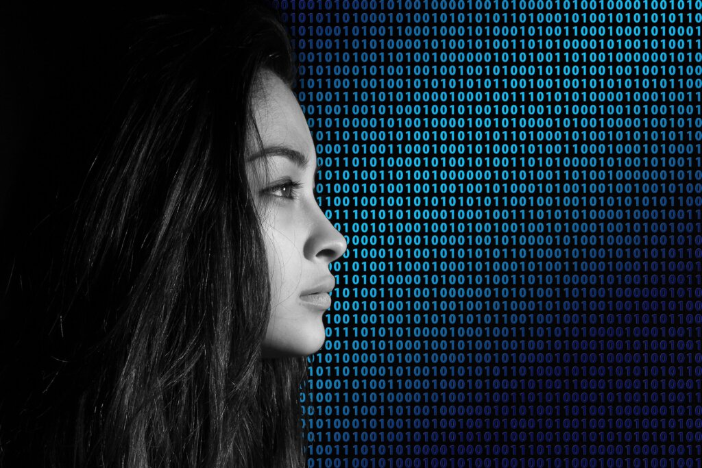 fille avec des nombres binaires symbolisant les deepfakes