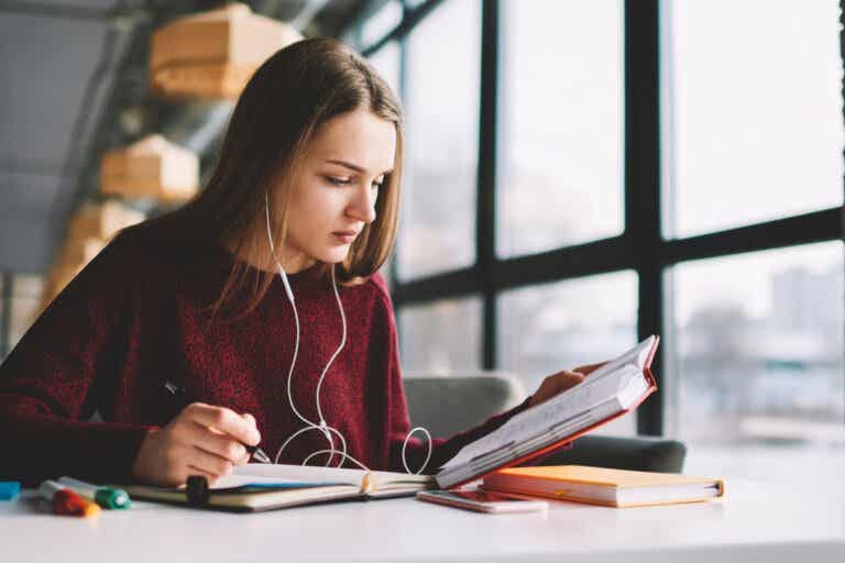 Escuchar música mientras estudias: ¿es beneficioso?