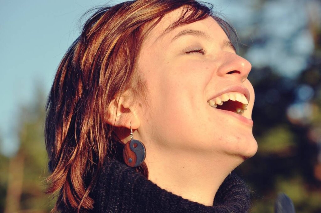 mujer experimentando Estado de ánimo y emociones