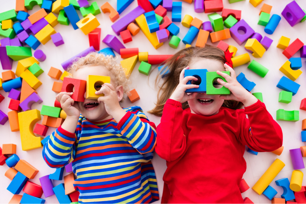 Enfants jouant