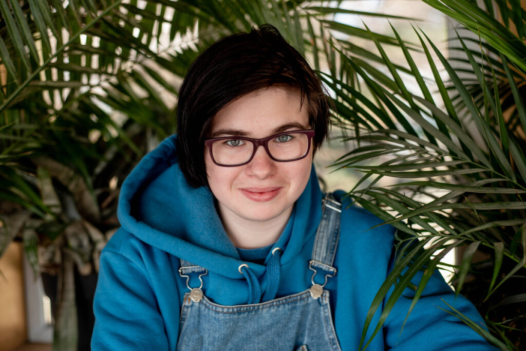 Das neutrale Geschlecht als Identität: Frau mit kurzen Haaren