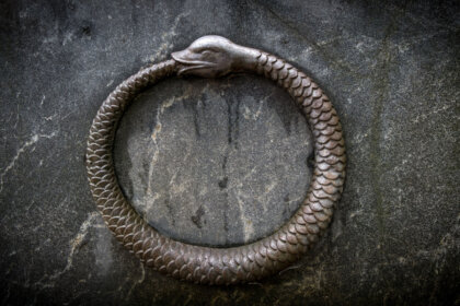 La paradoja de la serpiente y el eterno retorno
