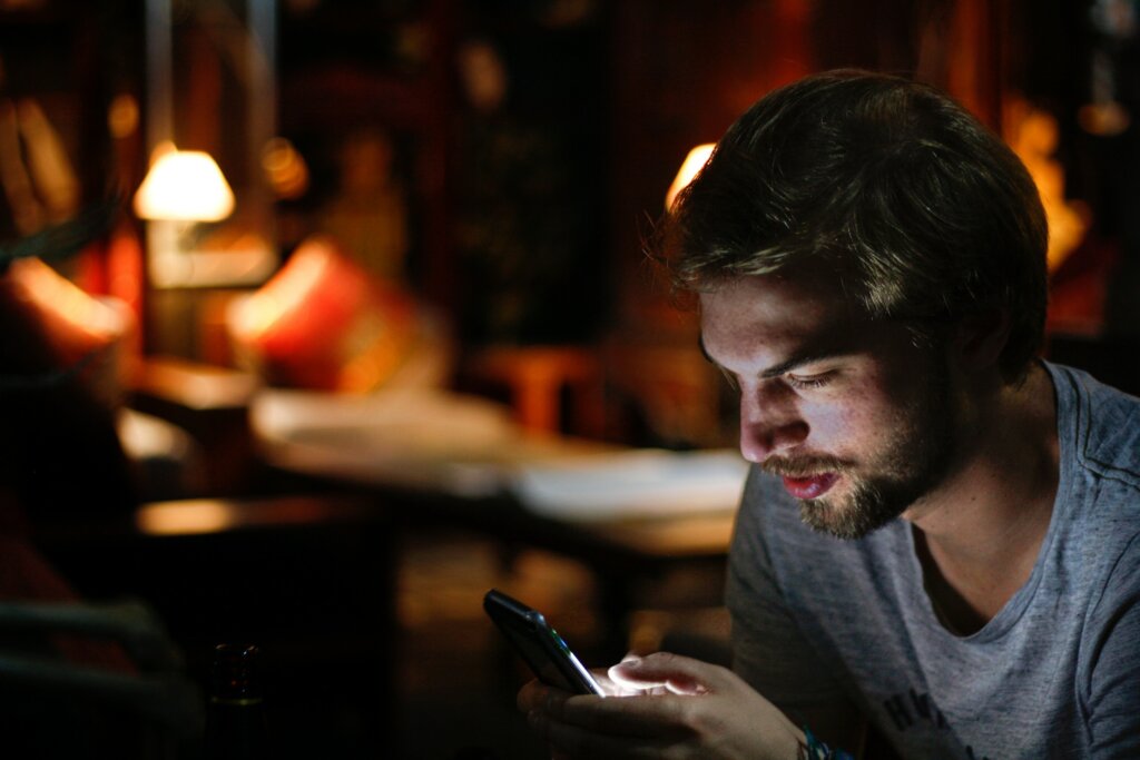 boy searching what is better Audios or text messages