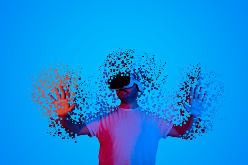 Garçon avec des lunettes de réalité virtuelle