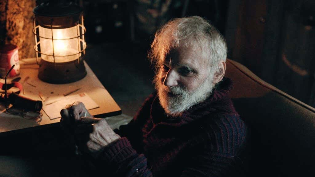  Ken Smith en su cabaña, el hombre que lleva 40 años viviendo solo en el bosque