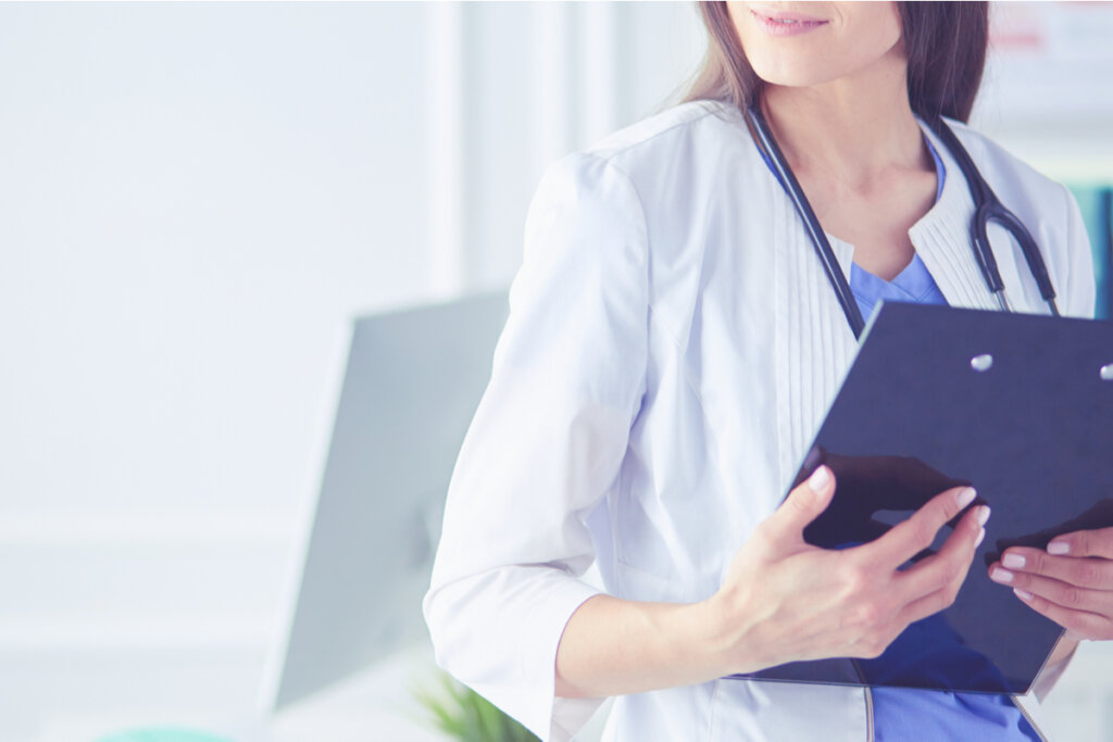 Docteur en blouse blanche