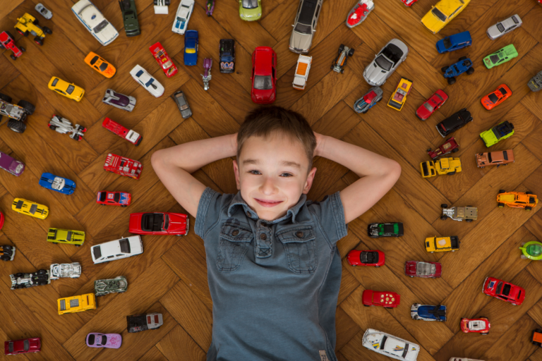 Los beneficios psicológicos que tiene coleccionar para los niños