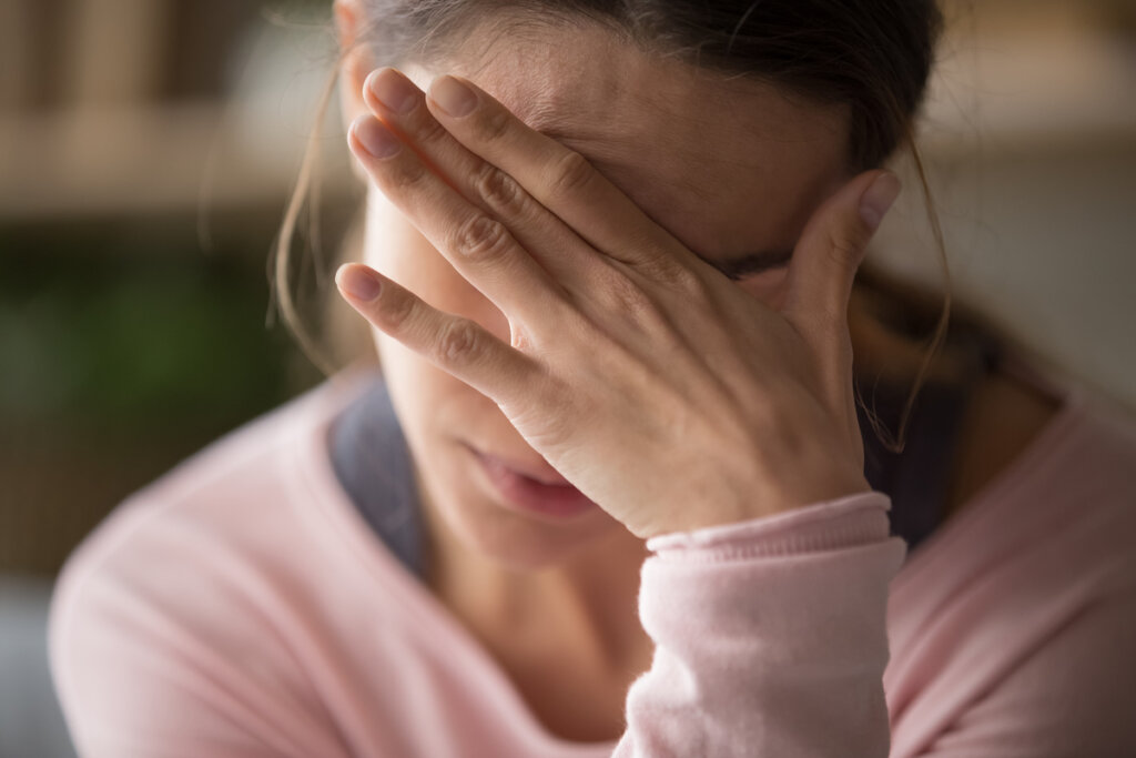 Femme fatiguée symbolisant comment les narcissiques peuvent nous rendre malades