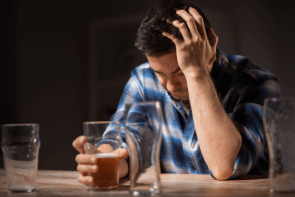 ¿Qué es la drunkorexia?