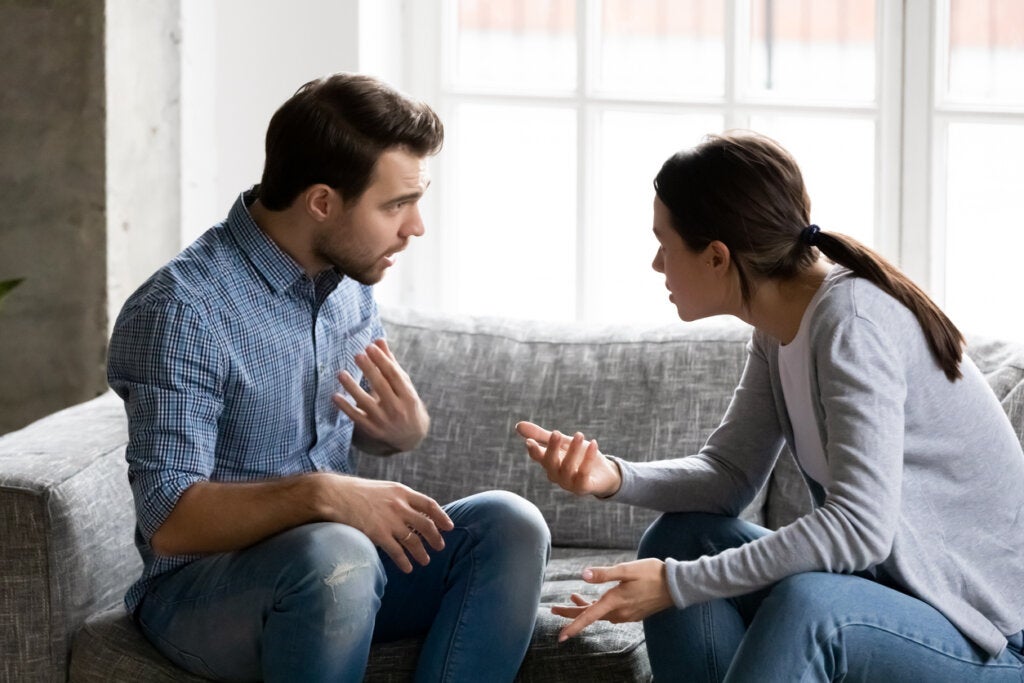 couple arguing because one of them shows a sense of entitlement narcissistic