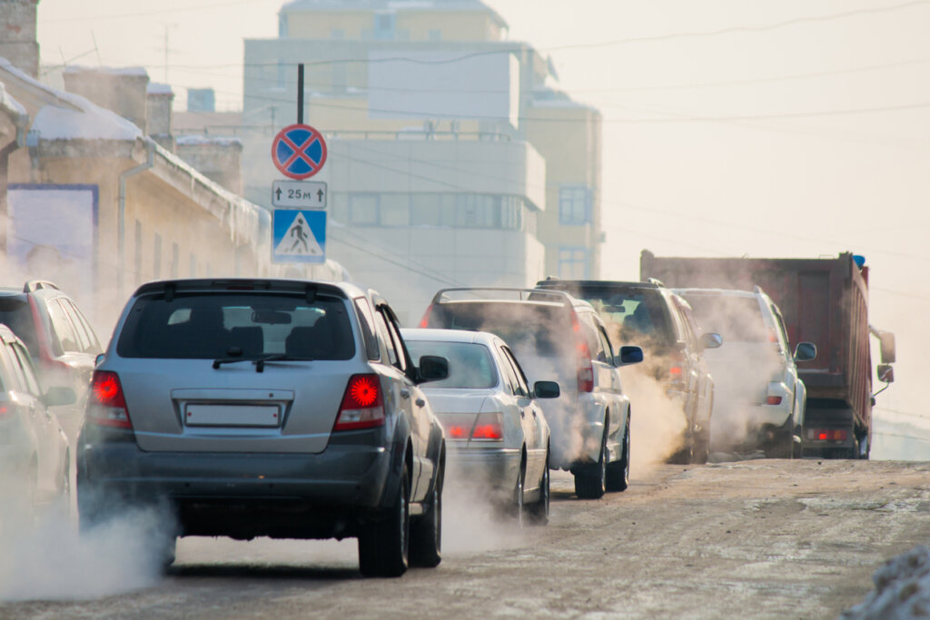 Cars in the city symbolizing suicidal ideation and traffic accidents