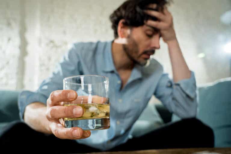 Amnesia alcohólica: ¿por qué se producen lagunas de memoria después de beber?