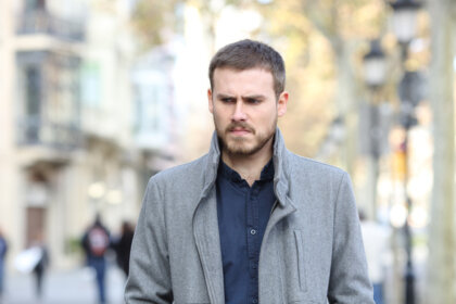 Siento que todo el mundo me mira: ¿por qué sucede?