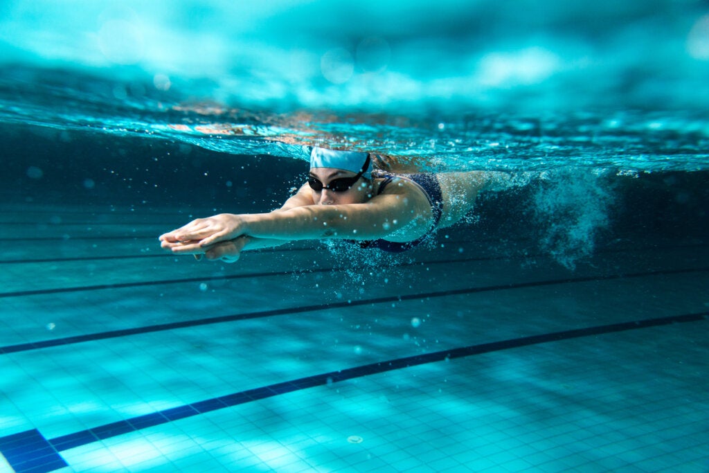 woman doing swimming