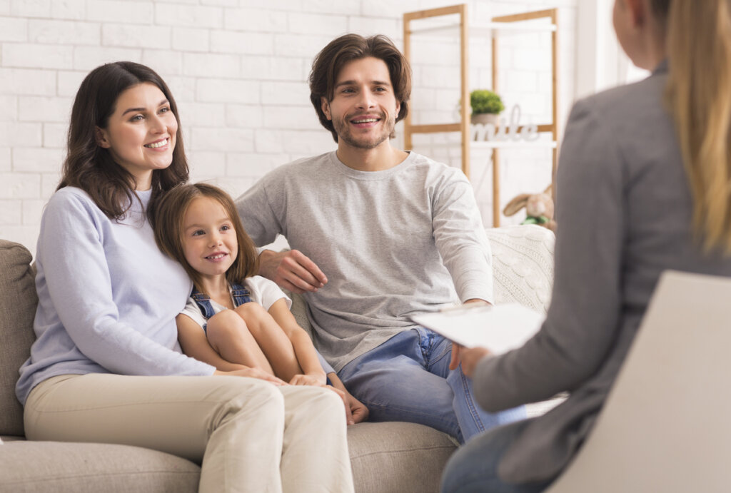 Pais e filha em terapia