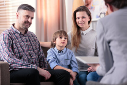 La terapia de interacción padres-hijos para los problemas de conducta en la infancia