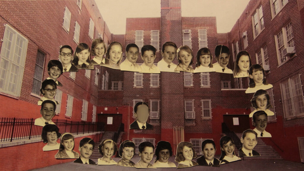 Fotos de niños en el patio de la escuela