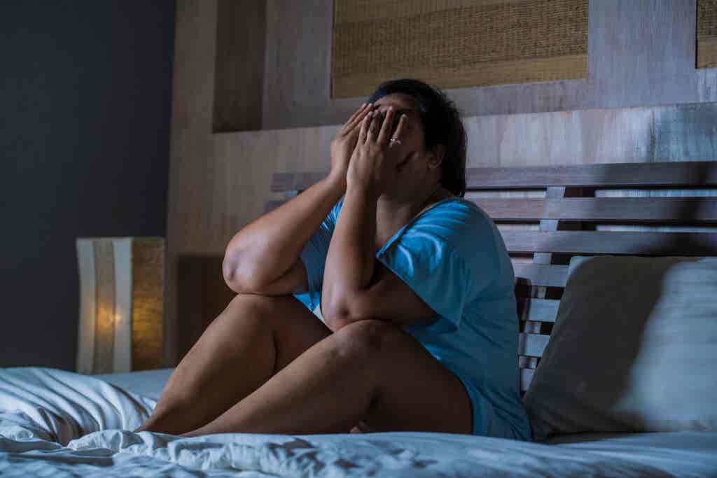 Frau erleidet Rückfall in eine Depression