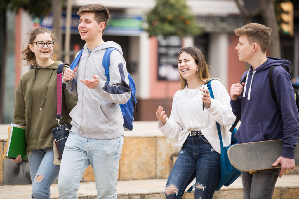 Tieners maken plezier