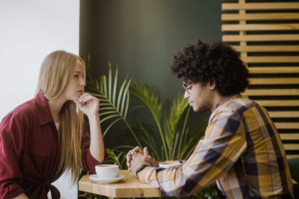 ¿Por qué incomodan las pausas en una conversación? Una red cerebral es la respuesta