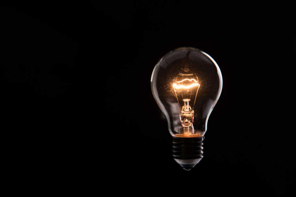 Glühbirne als Resultat von Kreativität und Ausdauer