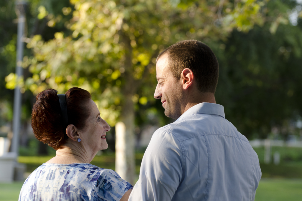 Moeder met volwassen zoon