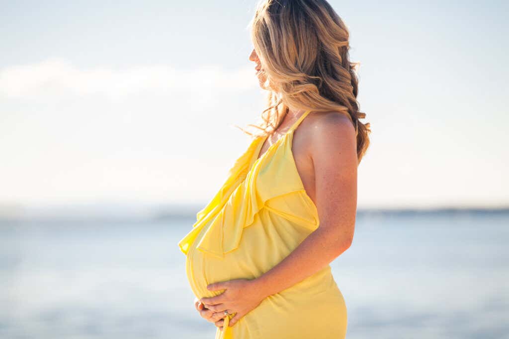 Pregnant woman wondering if can babies feel their mothers' emotions from the womb?