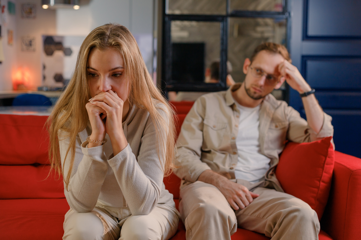 Angry couple in the living room symbolizing the desire to change your partner