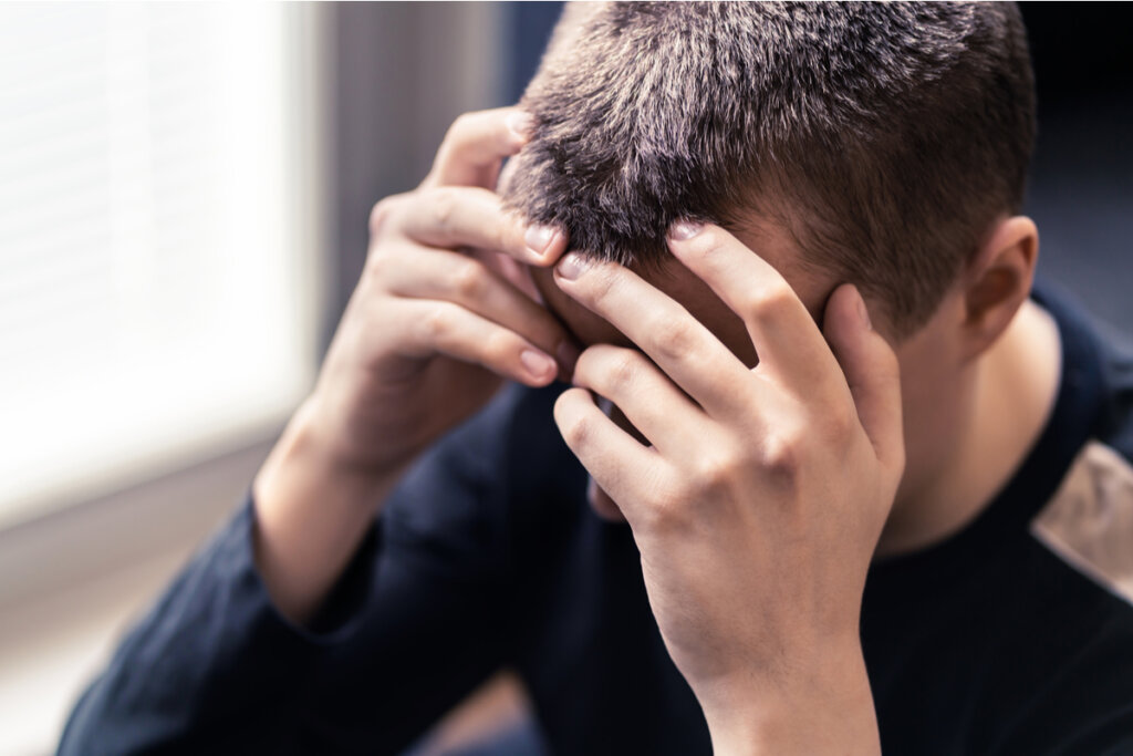 Adolescent avec des problèmes de concentration