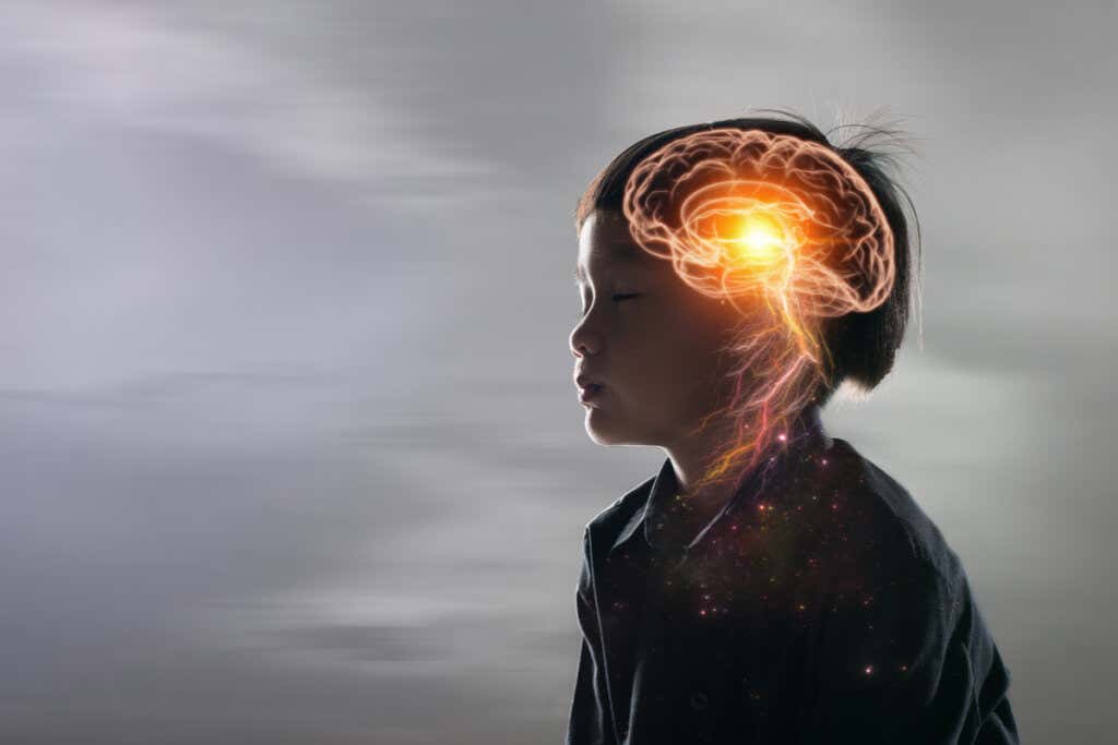 Il cervello del bambino illuminato che simboleggia la molecola che ringiovanisce i cervelli che invecchiano