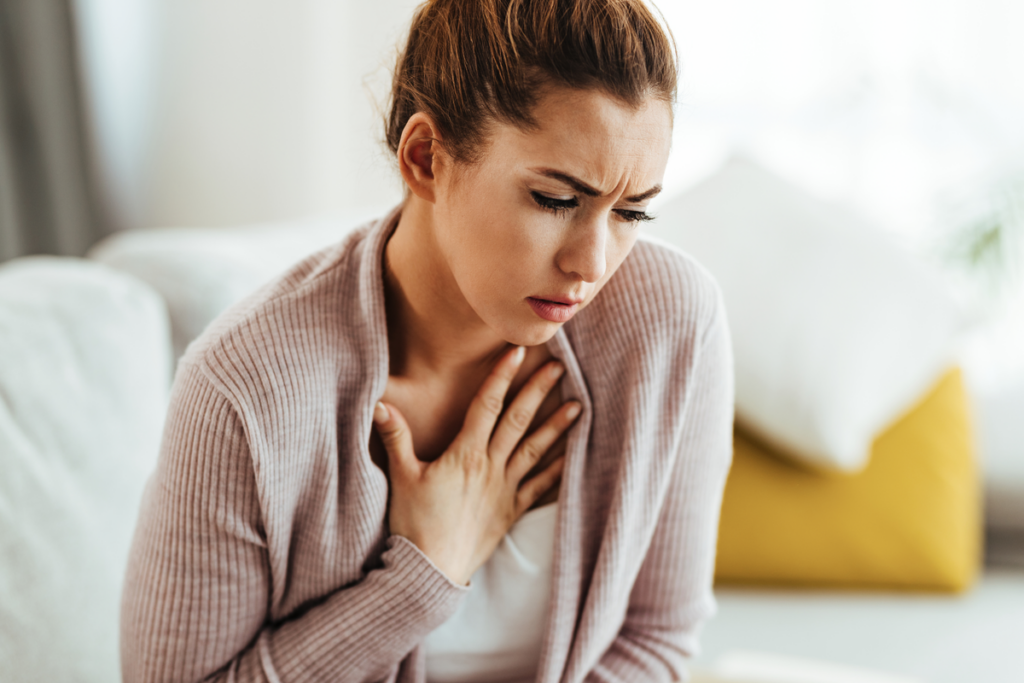 Mujer preocupada por dolor