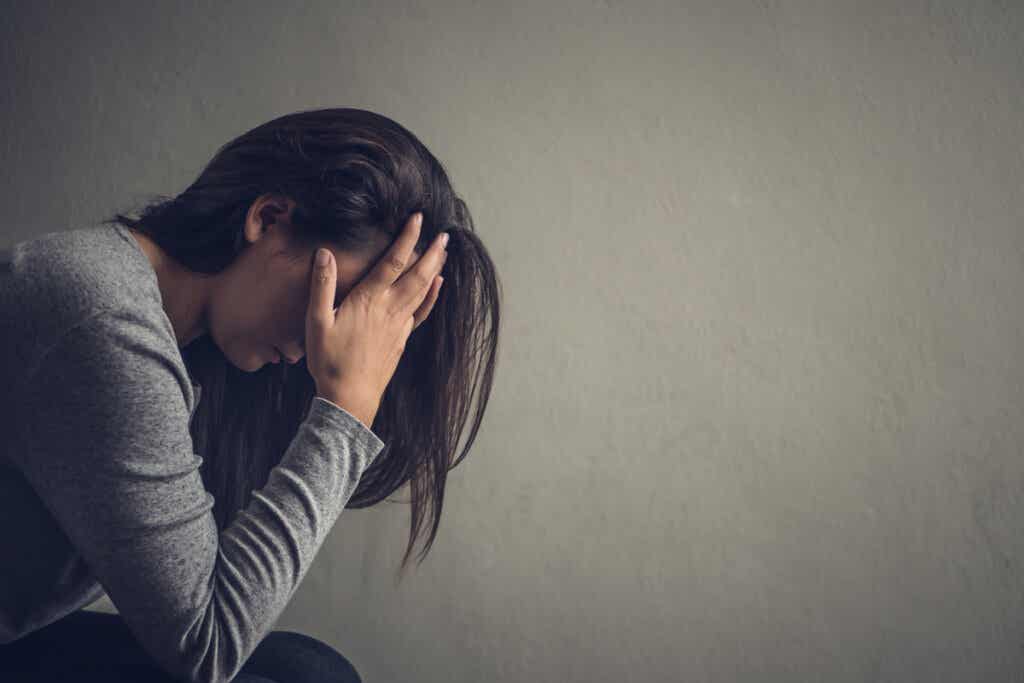Leidet Frau mit Depression an Serotoninmangel?
