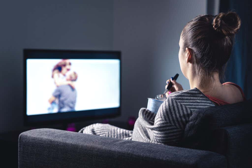 Woman watching tv, representing that soap operas can damage the brain.