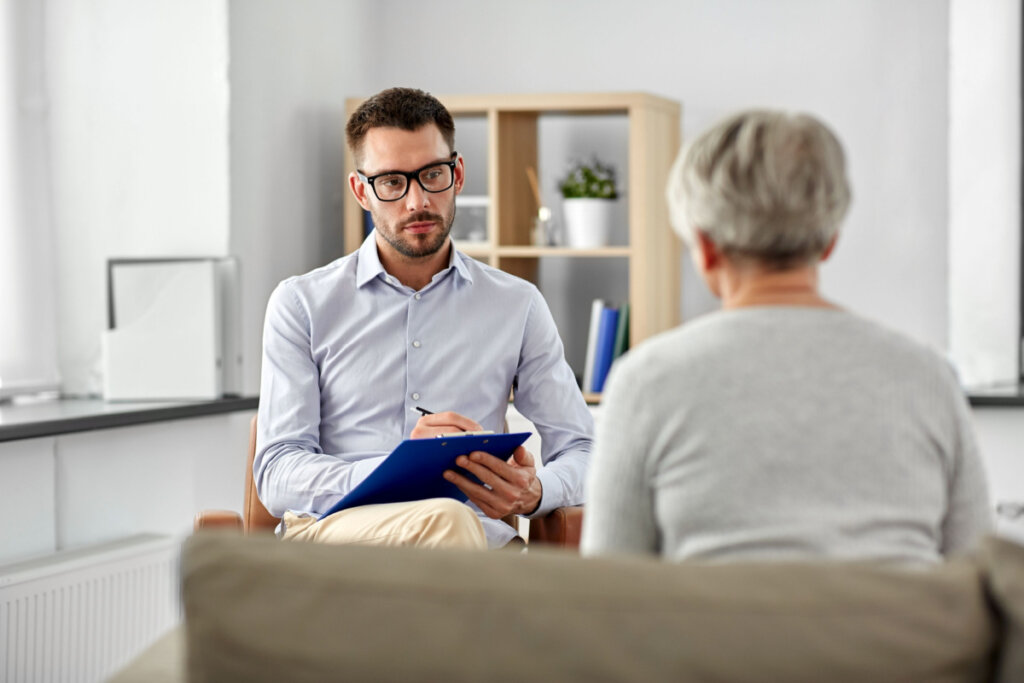 Oudere vrouw in therapie