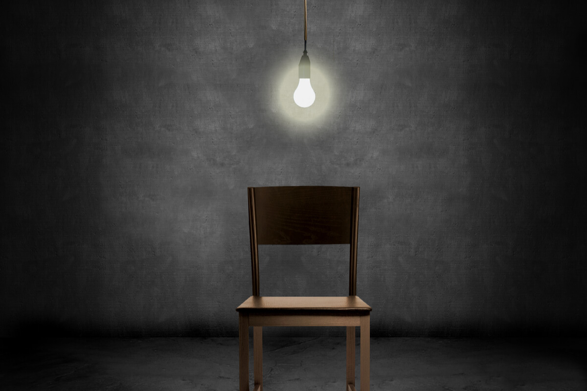 La técnica de la silla vacía para construir la autocompasión