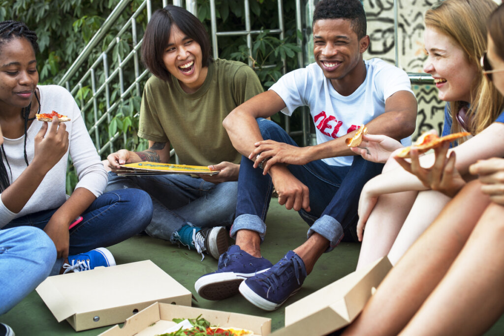 Des adolescents de cultures différentes