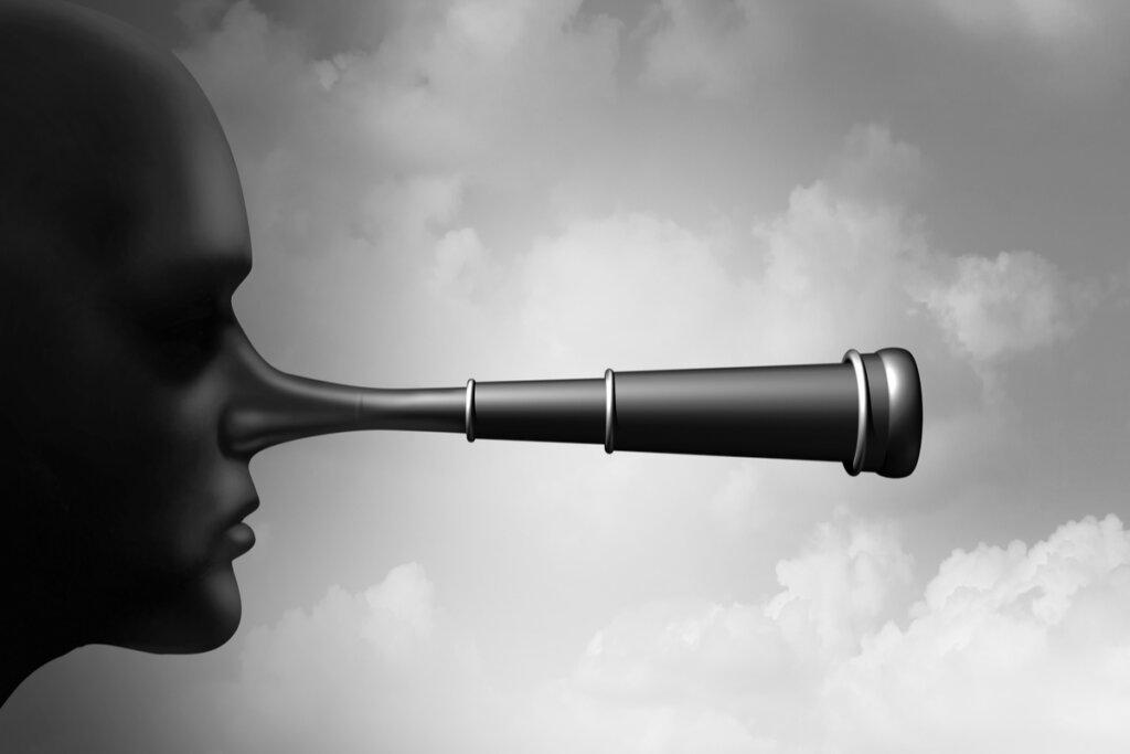 Vrouw met lange neus