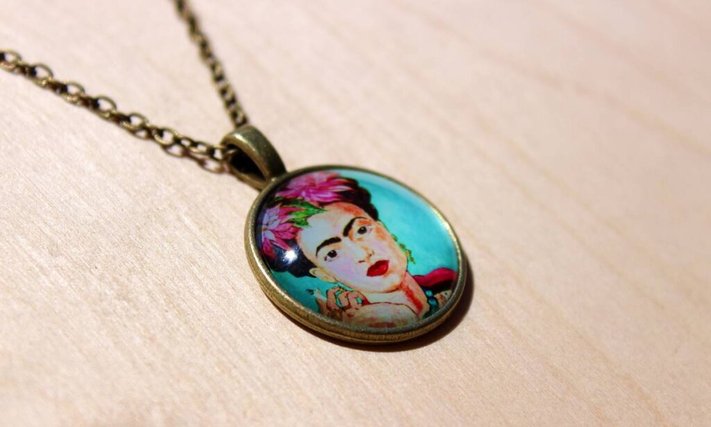 pendentif pour symboliser la lettre d'amour que Frida Kahlo a envoyée à son amant